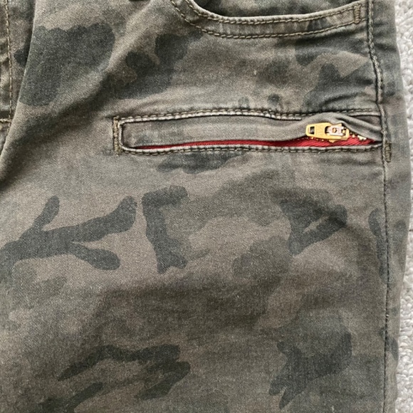 Etienne Marcel Camouflage Jeans Size 26 CAMO - Picture 5 of 6